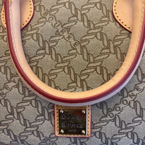 NWT Dooney  & Bourke Barrel Bag - Picture 5 of 5